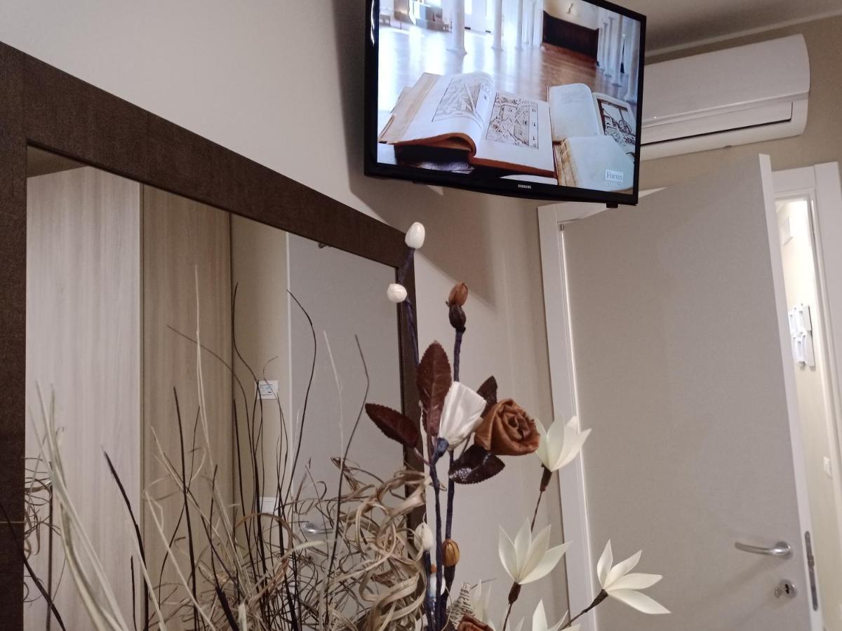 Appartamento "Il Vicolo" Peschiera del Garda Luaran gambar